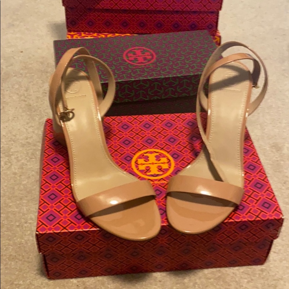 Tory Burch Elizabeth 2 Patent Leather Sandal!